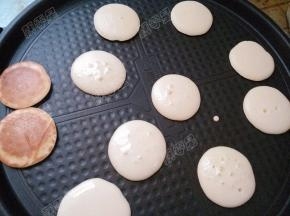 依次做好全部，煎好一面再煎另一面