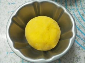 放入一个面包坯
