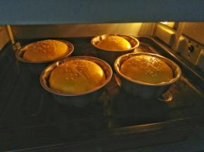 放进预热好的烤箱中层，180度烤15分钟