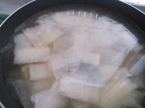 倒入适量水煮沸