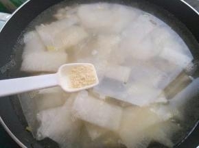 加入鸡精调味