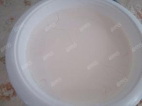 八小时之后酸奶就做好啦，放入冰箱冷藏