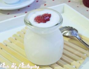 放入一点果酱就可以享用咯