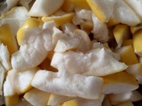 泡4天后捞出，用力挤干水份