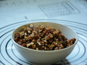 叶儿粑的馅儿就做好啦。