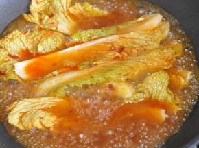 炖至娃娃菜变软。