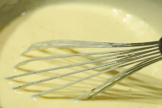 倒入步骤2，稍翻拌匀。