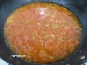 加入适量清水，遮上锅盖、大火煮15分钟