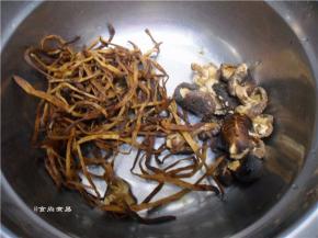 忘忧草、干冬菇浸泡软