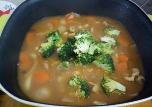 下西兰花(时间不要超过两分钟)。