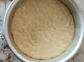 模具抹油然后倒入