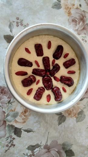 上面放红枣和枸杞点缀