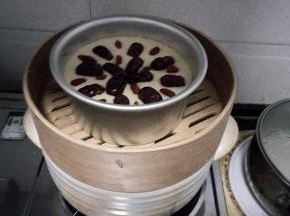 放入蒸笼煲开蒸