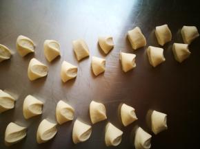 醒好的面团切成大小均等的剂子