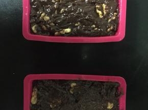 面糊倒进硅胶模，8分满