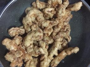 炸至表面金黄色即可捞出！