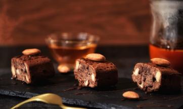 取出冷却后，放进冰箱冷藏后切片食用