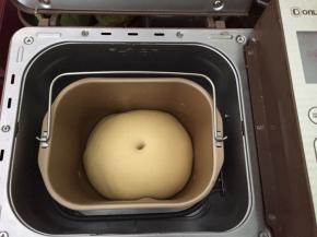 面团发酵到两倍大，戳洞不回缩就可以了