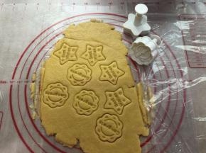 按压出自己喜欢的形状
预热风炉200度10分钟