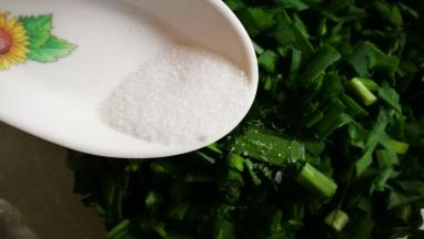 六百切碎 加入适量盐