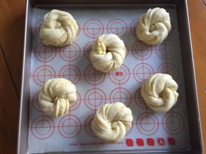 放入烤箱二次发酵半小时