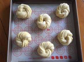 放入烤箱二次发酵半小时