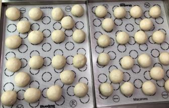 揉圆破在烤盘上松弛20分钟