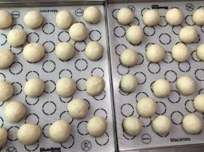 揉圆破在烤盘上松弛20分钟