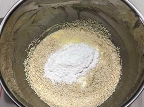 加入低粉面粉混合均匀
预热烤箱200度10分钟