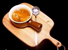 一碗非常简单的养生滋补汤就完成了。
