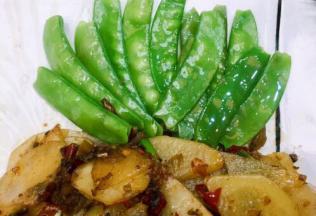 豌豆荚的菠萝头来张特写，所有微波炉要好好利用，可以节约好多时间