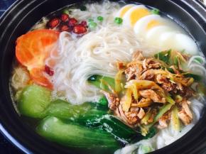 放入麻辣肉丝。