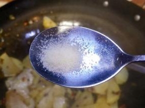 少许白糖调味