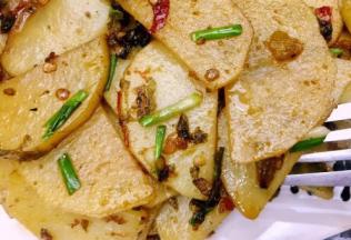 土豆看着颜色能想象到吃到嘴里的那个爽快开胃吗