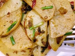 土豆看着颜色能想象到吃到嘴里的那个爽快开胃吗