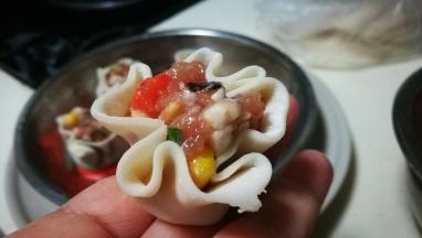 饺子皮包好馅料