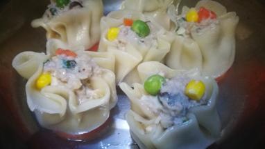 放入盘子中 隔水蒸八分钟即可