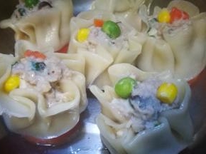 放入盘子中 隔水蒸八分钟即可