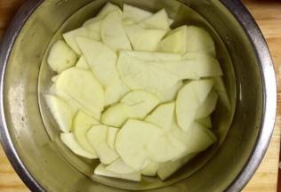 清水冲洗至水清亮