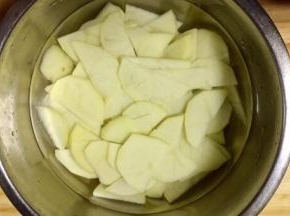 清水冲洗至水清亮