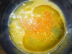 加入玉米油、橙子汁、橙子皮