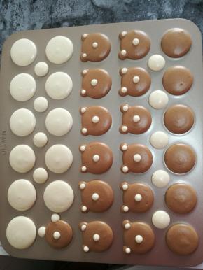 晾皮时可以预热烤箱155度10分钟。