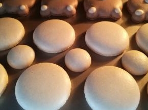 大概6分钟左右出裙边，烤18分钟就熟了。