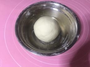 然后和面粉揉成光滑面团