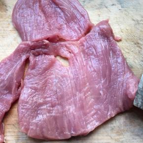 猪里脊削成大薄片