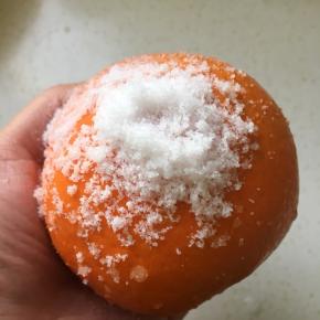 橙子表皮用盐清洗干净