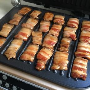 放入肉片烤二分钟反个面再烤二分钟