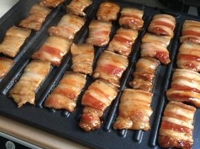 放入肉片烤二分钟反个面再烤二分钟