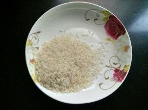 准备大米。