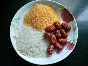 准备红枣。